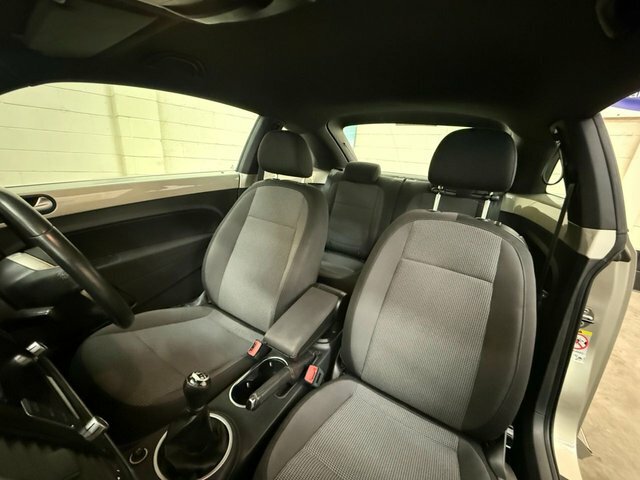 Volkswagen Beetle 1.2 Tsi Design Hatchback 6Spd White #4