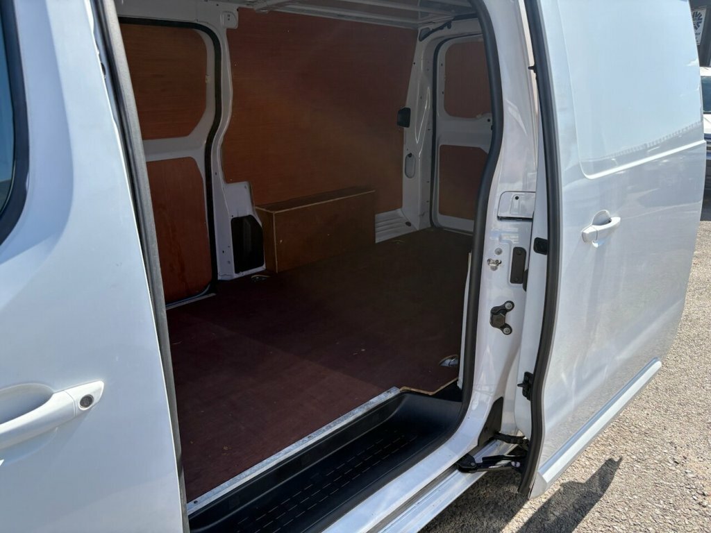 Peugeot E-Expert 1000 100Kw 75Kwh Professional Premium Van White #13