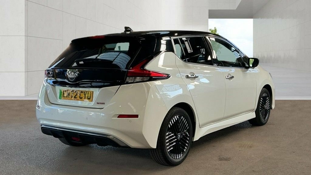 Nissan Leaf Hatchback White #4