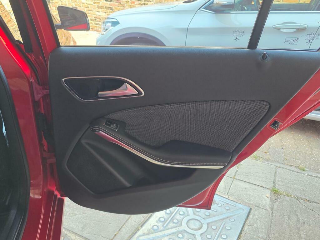 Mercedes-Benz A Class Hatchback 2.1 A200 Cdi Amg Sport 7G-dct 2014 Black #31