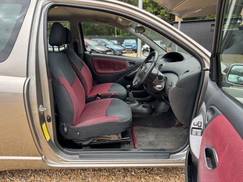 Toyota Yaris 1.3 Vvt-i Colour Collection Silver #9