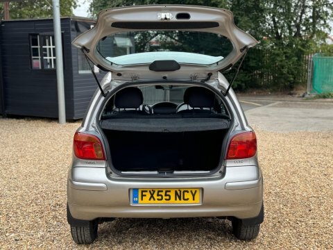 Toyota Yaris 1.3 Vvt-i Colour Collection Silver #6