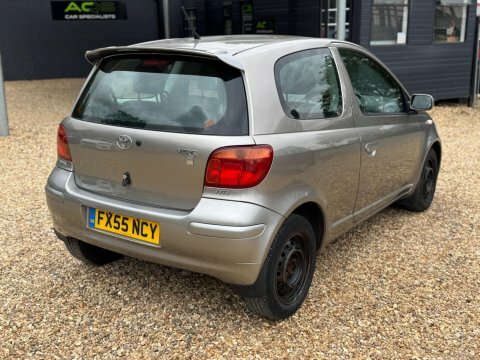 Toyota Yaris 1.3 Vvt-i Colour Collection Silver #2