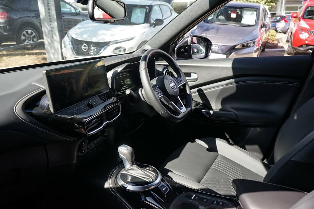 Nissan Juke 1.6 Hybrid Tekna White #2