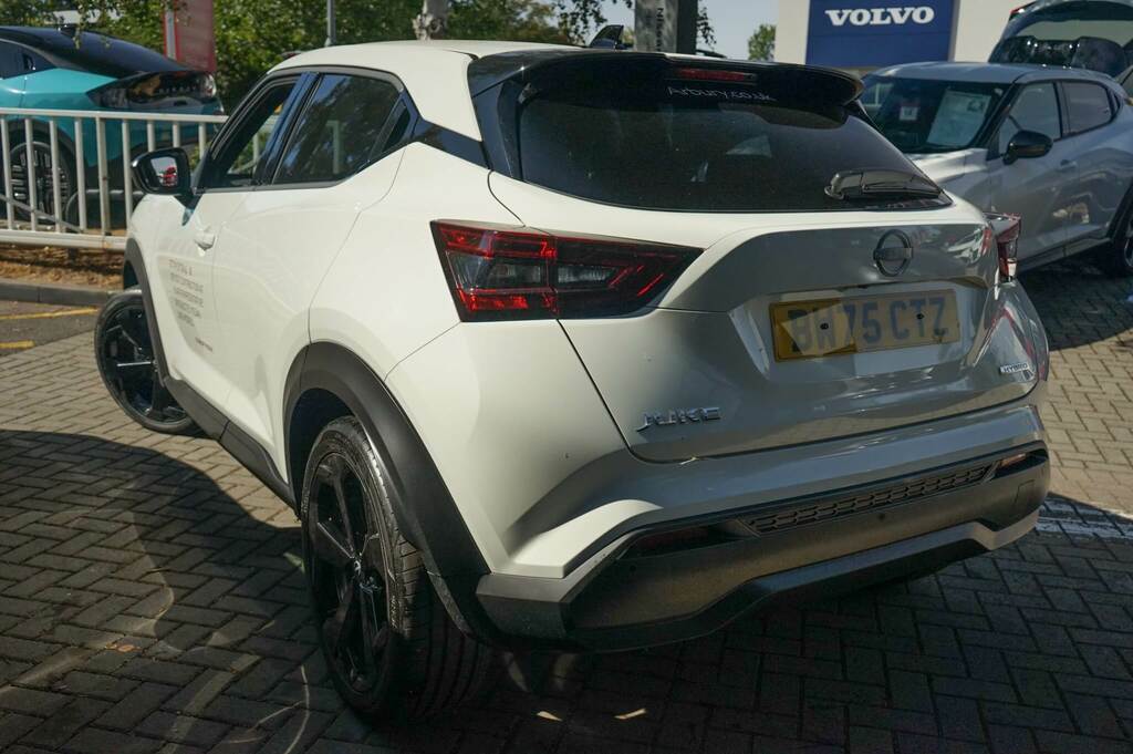 Nissan Juke 1.6 Hybrid Tekna White #3