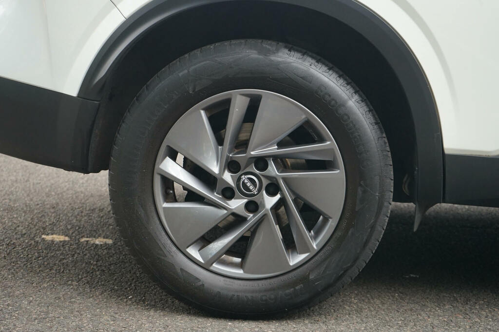 Nissan Qashqai 1.3 Dig-t Mh Acenta Premium CV23HXU White #5