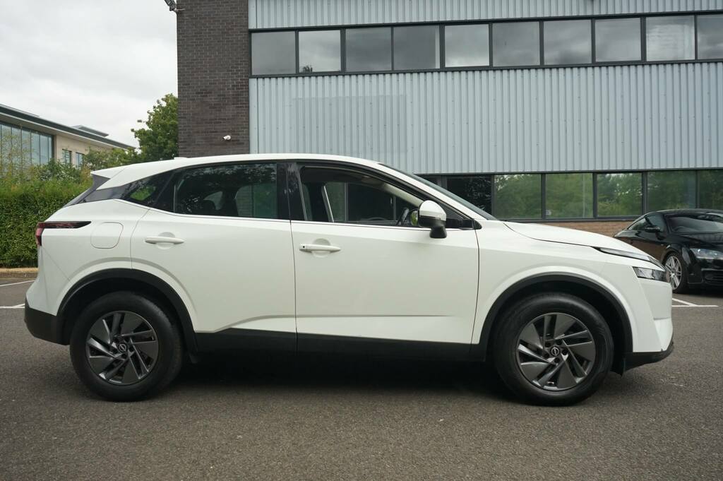 Nissan Qashqai 1.3 Dig-t Mh Acenta Premium CV23HXU White #4