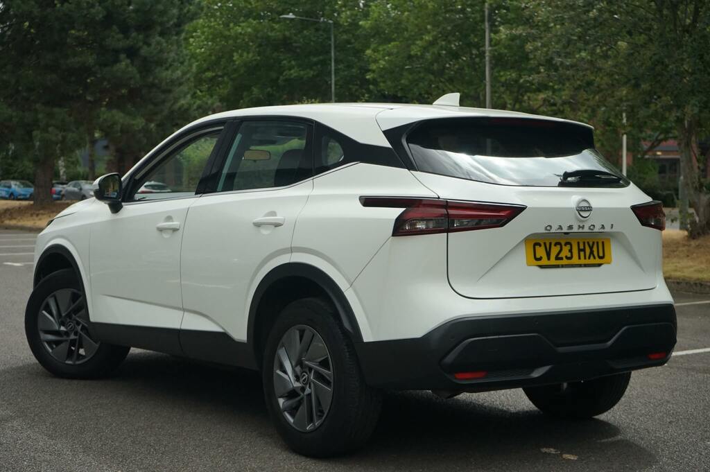 Nissan Qashqai 1.3 Dig-t Mh Acenta Premium CV23HXU White #3