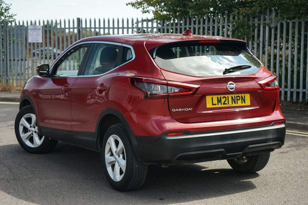 Nissan Qashqai 1.3 Dig-t 160 157 Acenta Premium Dct LM21NPN Red #3
