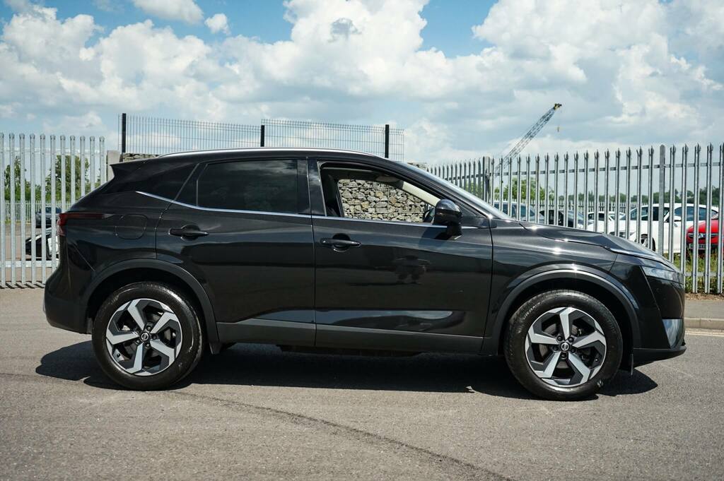 Nissan Qashqai 1.3 Dig-t Mh 158 N-connecta Xtronic Black #4