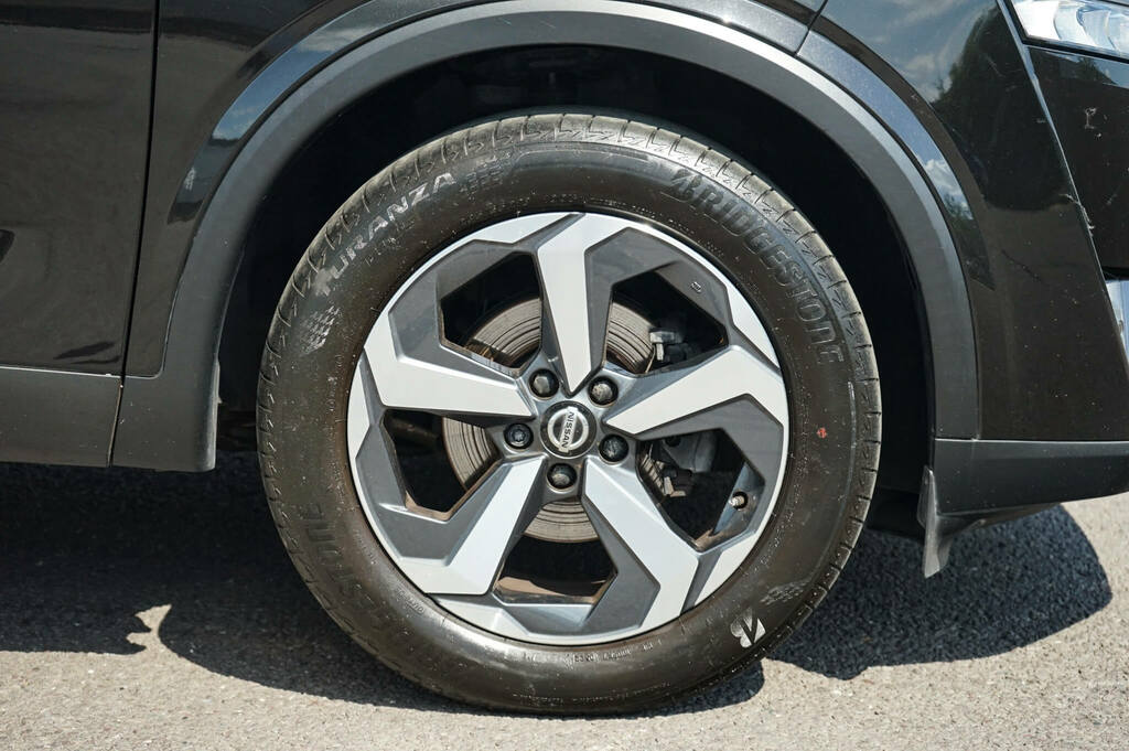 Nissan Qashqai 1.3 Dig-t Mh 158 N-connecta Xtronic Black #5