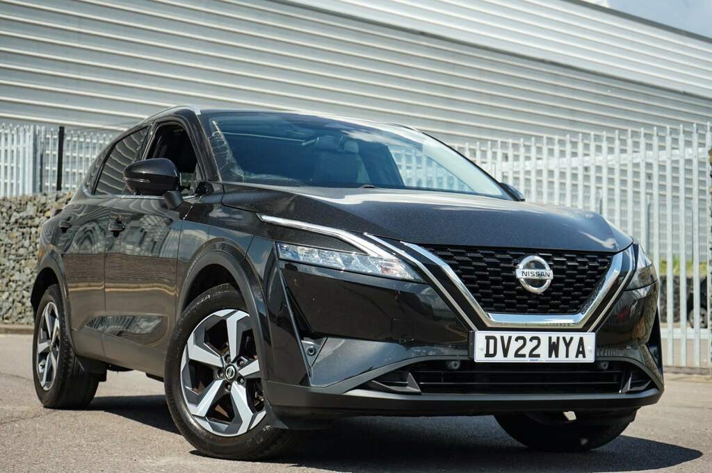 Nissan Qashqai 1.3 Dig-t Mh 158 N-connecta Xtronic Black