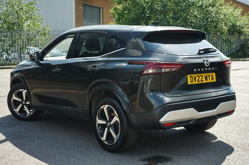 Nissan Qashqai 1.3 Dig-t Mh 158 N-connecta Xtronic Black #3