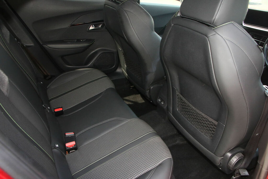 Peugeot 2008 1.2 Puretech Allure Premium Blue #31