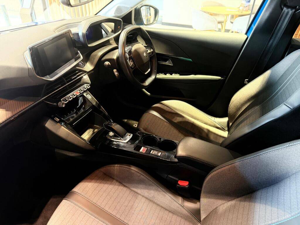 Peugeot e-208 100Kw Allure Premium 50Kwh Blue #3