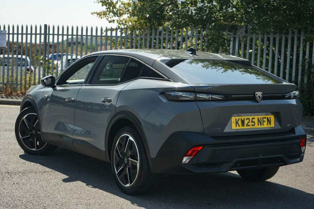 Peugeot 408 1.2 Hybrid 136 Gt E-dsc6 Grey #2