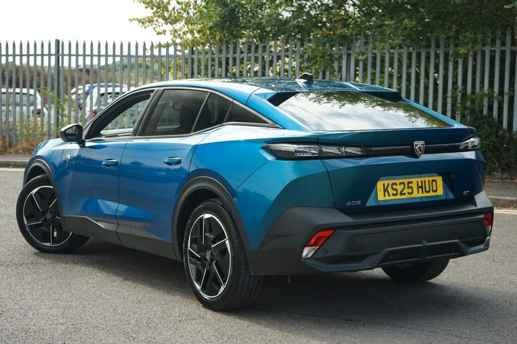 Peugeot 408 1.2 Hybrid 136 Gt E-dsc6 Blue #2