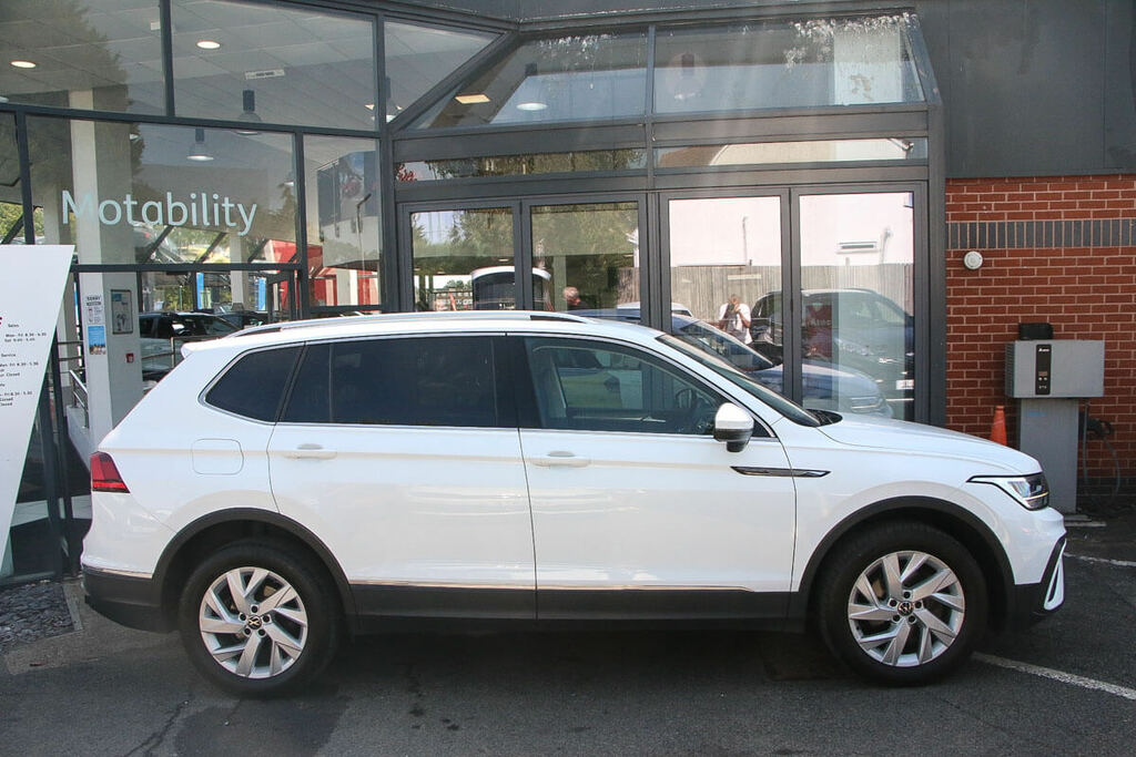 Volkswagen Tiguan Allspace 1.5 Tsi Life Dsg White #3