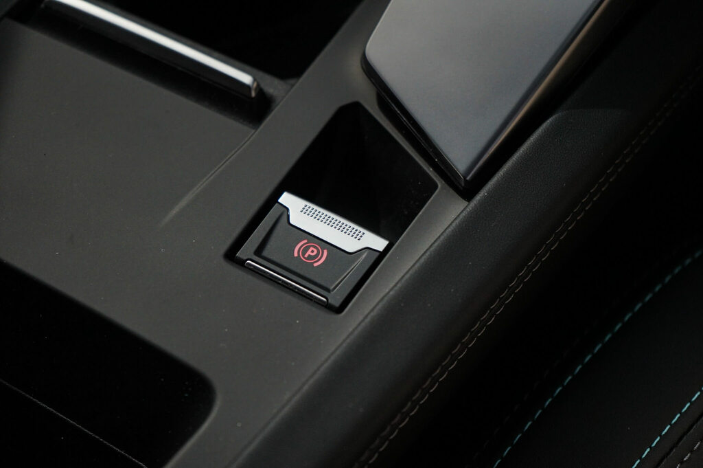 Peugeot 408 1.2 Hybrid Gt Fastback Hybrid E-dsc6 Eu Grey #33