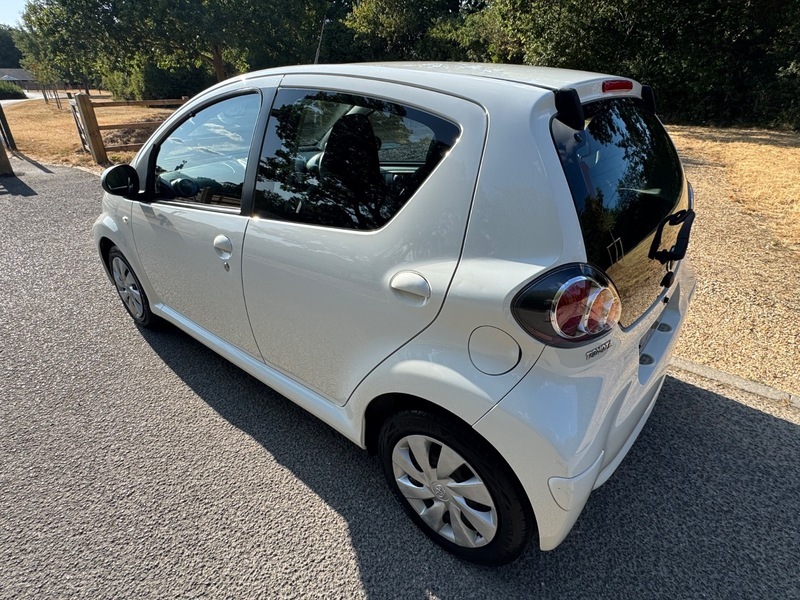 Toyota Aygo Vvt-i Move Mm White #6