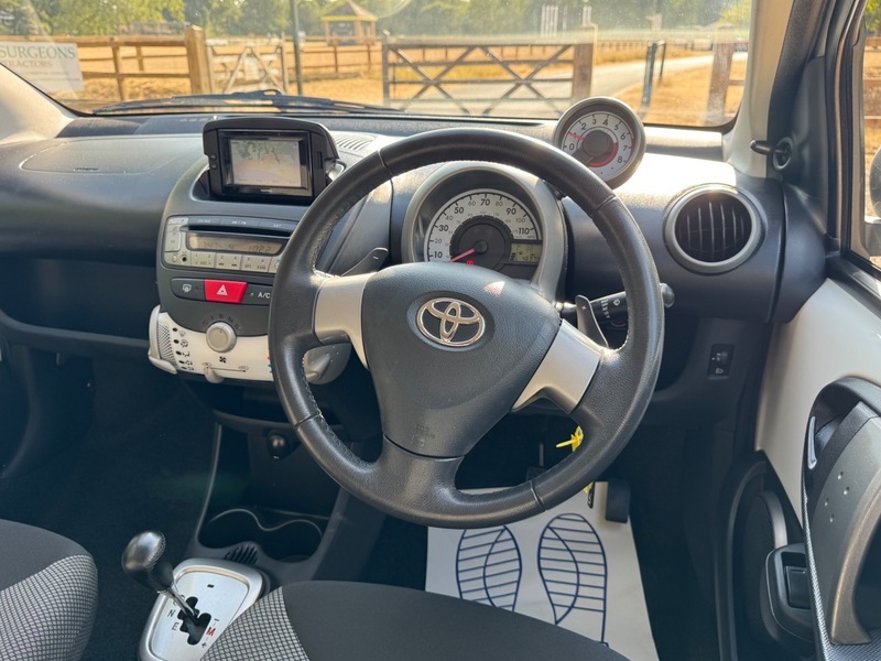 Toyota Aygo Vvt-i Move Mm White #3