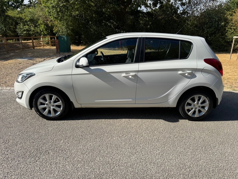 Hyundai I20 1.2 Active Hatchback Euro 5 85 White #9