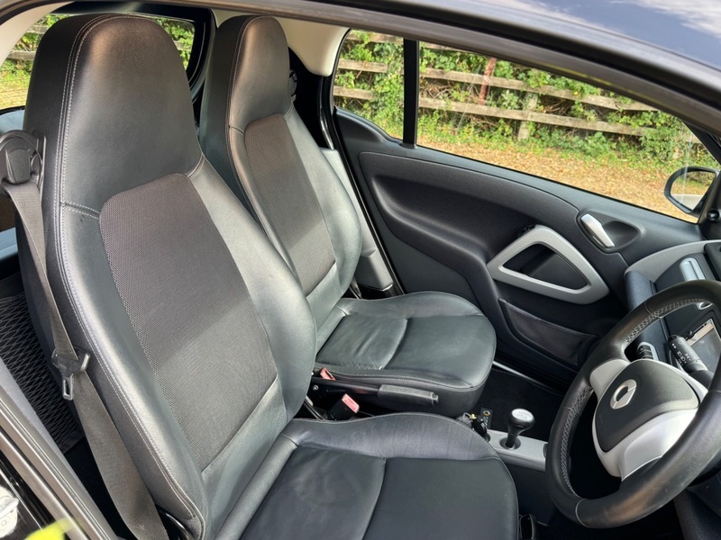 Smart Fortwo Passion Mhd Ulez PR04ZAK White #4