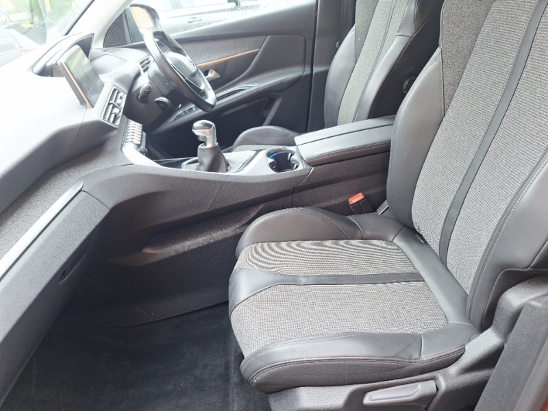 Peugeot 3008 1.5 Bluehdi Allure Brown #5