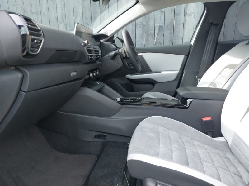 Citroen C4 1.2 Hybrid 145 Max White #5