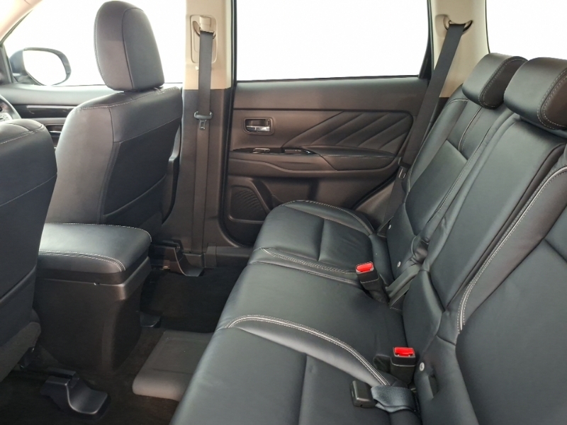 Mitsubishi Outlander 2.0 Phev 4H Black #6