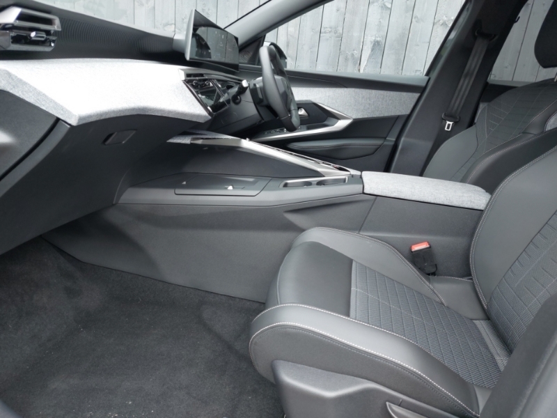 Peugeot 3008 157Kw Allure 73Kwh Grey #5