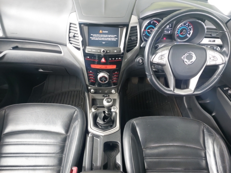 SsangYong Tivoli 1.6 D Elx White #3