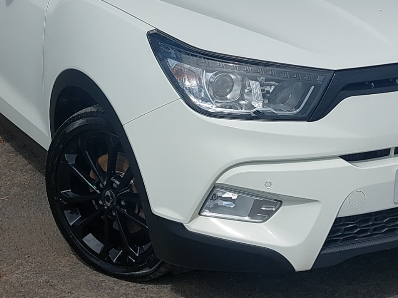 SsangYong Tivoli Hatchback Red #20