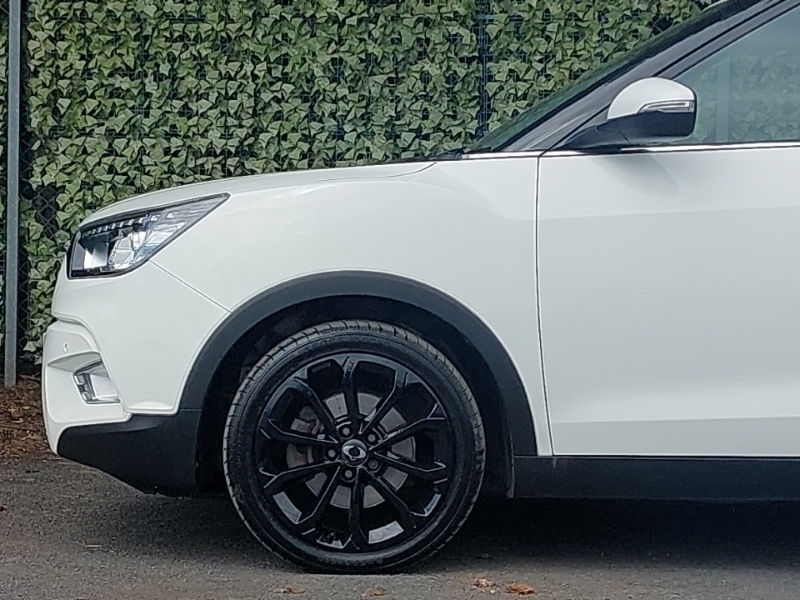 SsangYong Tivoli Hatchback Red #19