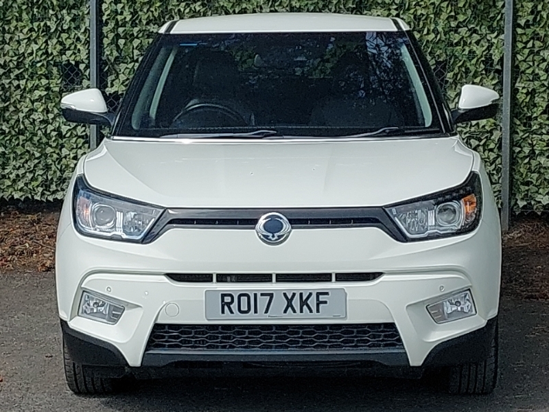 SsangYong Tivoli Hatchback Red #14