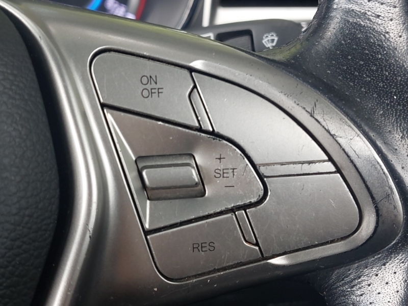 SsangYong Tivoli Hatchback Red #13