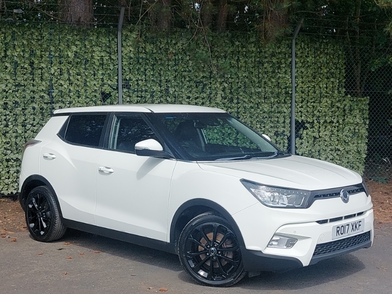 SsangYong Tivoli Hatchback Red #7