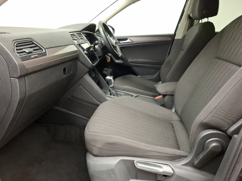 Volkswagen Tiguan Allspace 1.5 Tsi Life Dsg LO23WKH Black #5