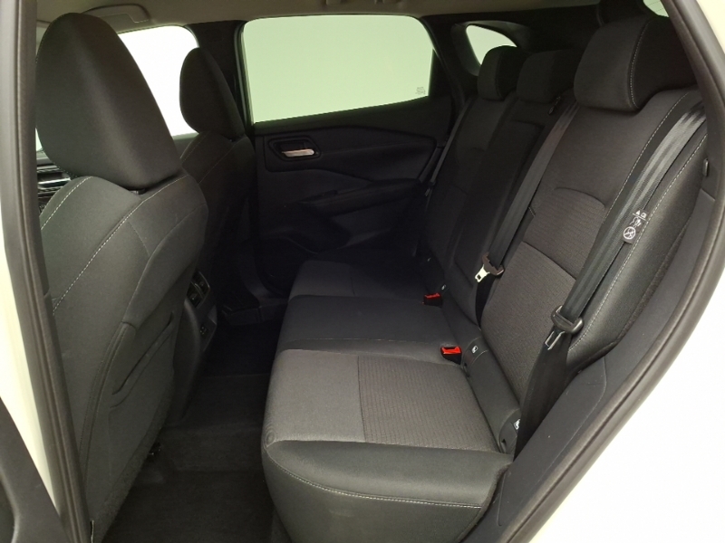 Nissan Qashqai 1.3 Dig-t Mh N-connecta MM23GXA White #6