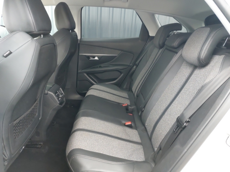 Peugeot 3008 1.2 Puretech Allure SE17YTK White #6