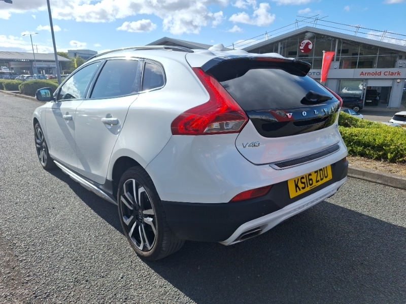 Volvo V40 Cross Country D3 4 Cyl 150 Cross Country Pro White #2