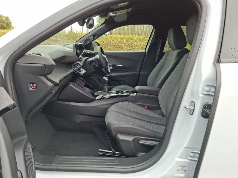 Peugeot 2008 1.2 Puretech Allure White #5