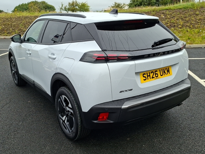 Peugeot 2008 1.2 Puretech Allure White #2