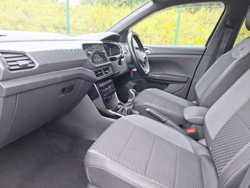 Volkswagen T-Cross 1.0 Tsi 110 R-line VN23LXR Black #5