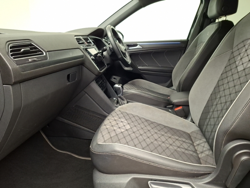 Volkswagen Tiguan Allspace 1.5 Tsi R-line Dsg DF74UUR Black #5