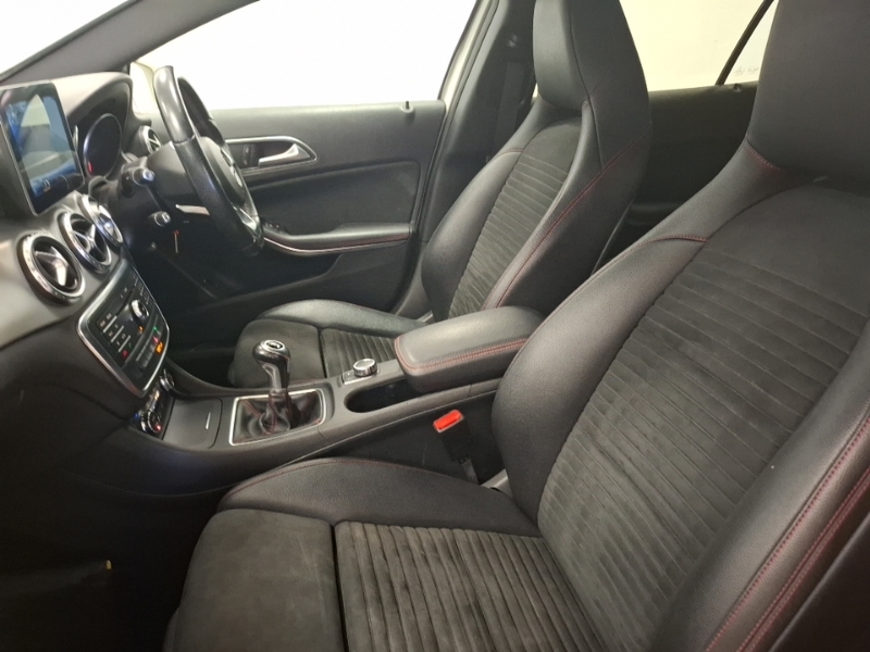 Mercedes-Benz GLA Class Gla 200D Amg Line White #5