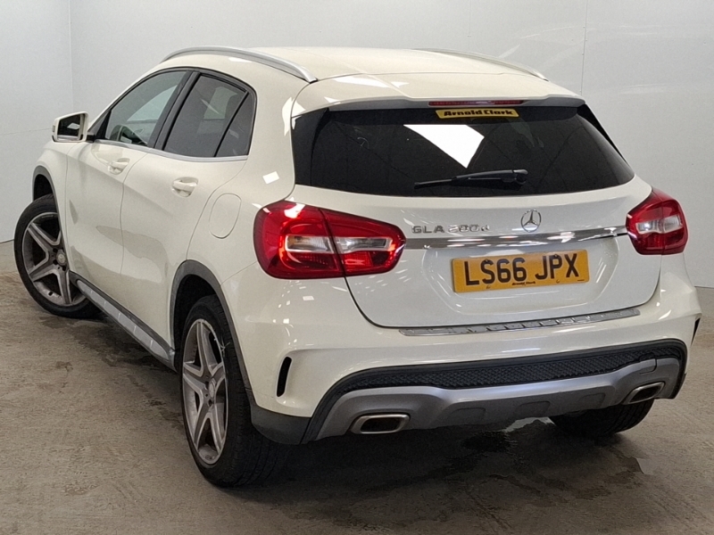 Mercedes-Benz GLA Class Gla 200D Amg Line White #2