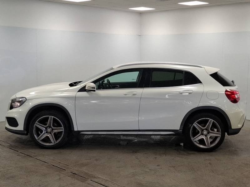 Mercedes-Benz GLA Class Gla 200D Amg Line White #4