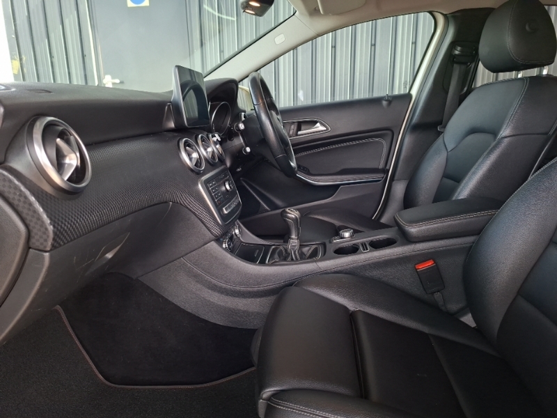 Mercedes-Benz A Class A180d Sport White #5