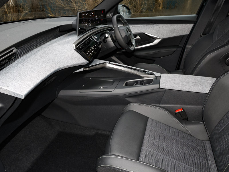 Peugeot 3008 1.2 Hybrid 145 Gt E-dsc6 Black #5